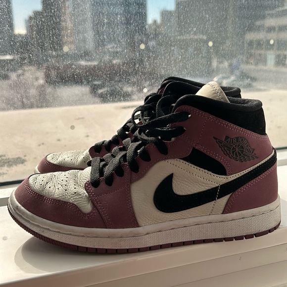 Nike Air Jordan Burgundy - Picture 1 of 3